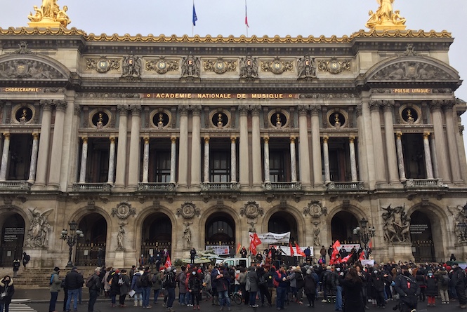 LettreMusicien's tweet photo. Le secteur culturel, "entre révolte et désespoir".
Mardi 19 janvier se tenait devant le Palais Garnier à Paris un rassemblement pour protester contre la fermeture des lieux culturels.
➡ https://t.co/9tOurSMsm0 https://t.co/h4DSP5gcZI