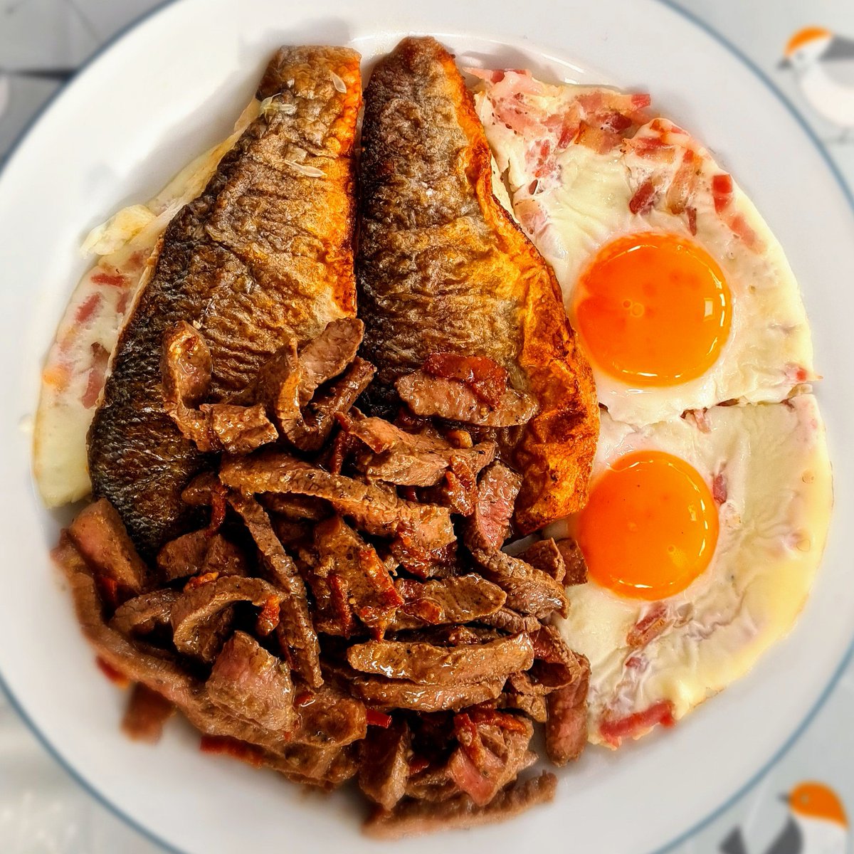 January self experiment  #carnivore  #Organuary day 19Lunch yesterday so yummy had very similar lunch today. Ran out of chicken livers though. My son was disappointed, turns out he loves themSteak with a little stilton, eggs, sea bass, sea salt #intermittentfasting  #lowcarb