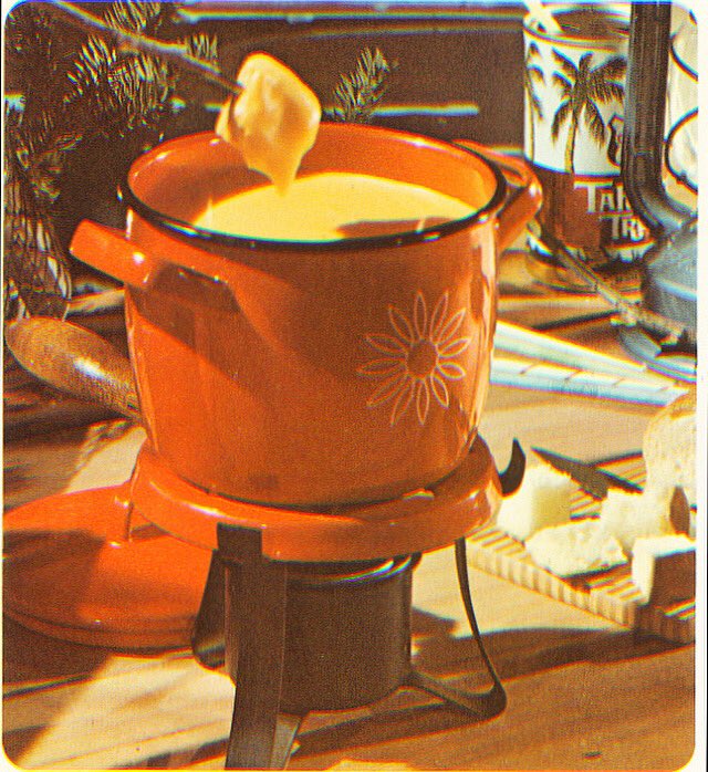 RealFamilyTime's tweet photo. It’s fondue time! 🧀🧀🧀 On the blog 👉🏼 https://t.co/Zi7p5f4Kru

Can you spot the #TahitianTreat? 👀

#cheesefondue #bettycrocker #retrorecipes https://t.co/cBYYgDXGA3