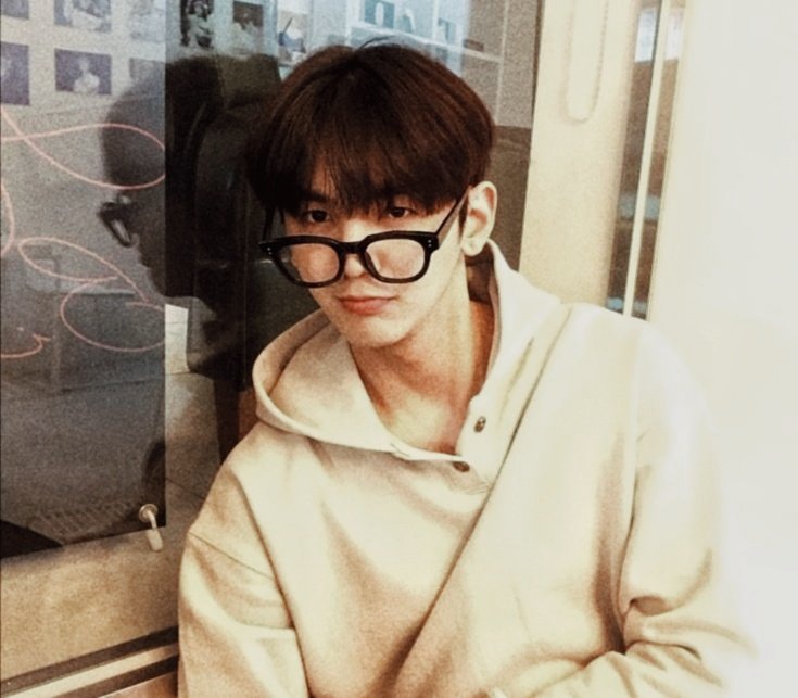 Cheon Seungho- Vocalist and Rapper- October 14, 1996- His speciality is modeling and act He appeared in dramas like "Govengers", "Mr.Heart" and special appearance in "Gaduri Restaurant" and "Where Your Eyes Linger"- He's currently in the army #THEMANBLK  @TMB_TheManBLK