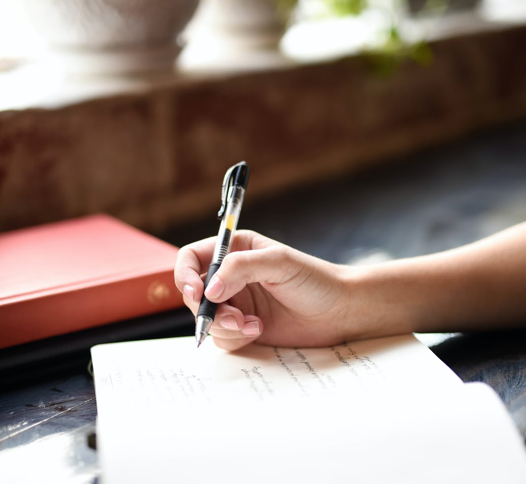 🔎 “Cueilleuse d’Histoires” est à la recherche de nouveaux rédacteurs/trices au profil journalistique pour pouvoir “cueillir”, auprès de nos clients, toutes les informations, témoignages, anecdotes et documents nécessaires à l’édition d’un livre. 📙
linkedin.com/posts/fruizz_n…