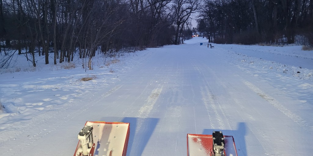 FargoParks's tweet photo. Shoutout to our Parks team for the work they put in to keep our trails nice and groomed for all the cross country skiers and snowshoers! ❄️🎿Get all the ski trail updates here: https://t.co/X0c5IyV2Kx
#FargoParks #ILoveFargo #FargoWinterFun https://t.co/Z1HakuJOpj