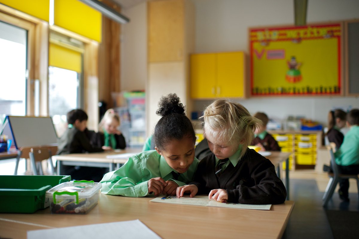 At the height of a pandemic, school ventilation is critical.

@anthealacchia writes about pioneering research into this topic in <a href="/ArchitypeUK/">Architype</a>-designed schools. Read her story at the links below.

Irish edition: issuu.com/passivehousepl…

UK edition: issuu.com/passivehousepl…