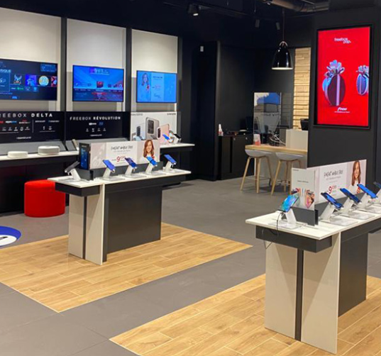 Free_boutiques's tweet photo. Bientôt un cinquième #FreeCenter dans les #Yvelines : à Flins-sur-Seine. Envie de faire partie de l'équipe ? Postulez sur https://t.co/KNClMJpwWu https://t.co/6fTZUinulx