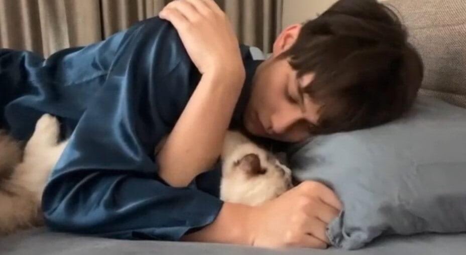 enc_here4bvc's tweet photo. Letter 100th 💤. It's a special day. Knowing that already 100 letters to you got me teared up. I still have many more to write to you, B. Will you continue reading? I know you will. Good night, B. 😊#HaveABrightDream #SweetDailyLettersForBright #bbrightvc https://t.co/XeOrrHifIV