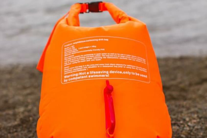 𝗦𝘄𝗶𝗺 𝗦𝗲𝗰𝘂𝗿𝗲 𝗧𝗼𝘄 𝗙𝗹𝗼𝗮𝘁 𝗮𝗻𝗱 𝗗𝗿𝘆 𝗕𝗮𝗴 A brightly coloured high visibility inflatable dry bag with leash and waist belt. Ideal for storing kit whilst you swim and for increased visibility in open water.
wrightsport.co.uk/collections/we… #towfloat #openwaterswimming