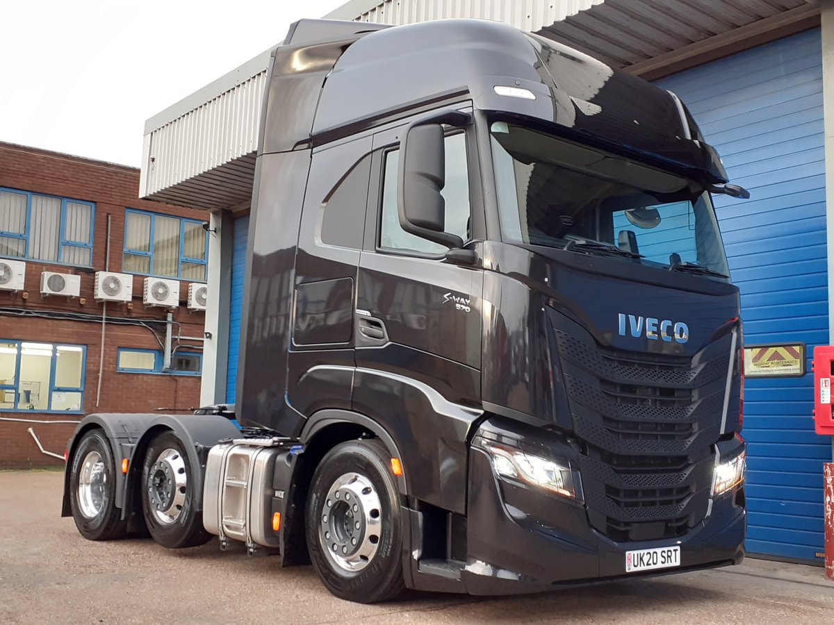 NickNprideaux's tweet photo. Yesterday, @HendyGroup handed over the keys to this high spec @IVECOUK S-Way to @RogersTransport 570bhp on full air and the first truck in their fleet with a retarder. Next up, the light bars...  

#DriveTheNewWay https://t.co/1mM3wsL7qP