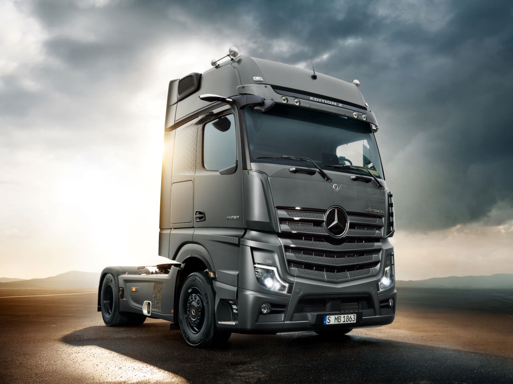 Daimler Truck on Twitter: "Looking for a new ride? How about a big one? 😉 The Mercedes-Benz Actros F Edition 2 are available to order. 👉 https://t.co/zNcf9Isr1x https://t.co/hFM9drMJoL" /