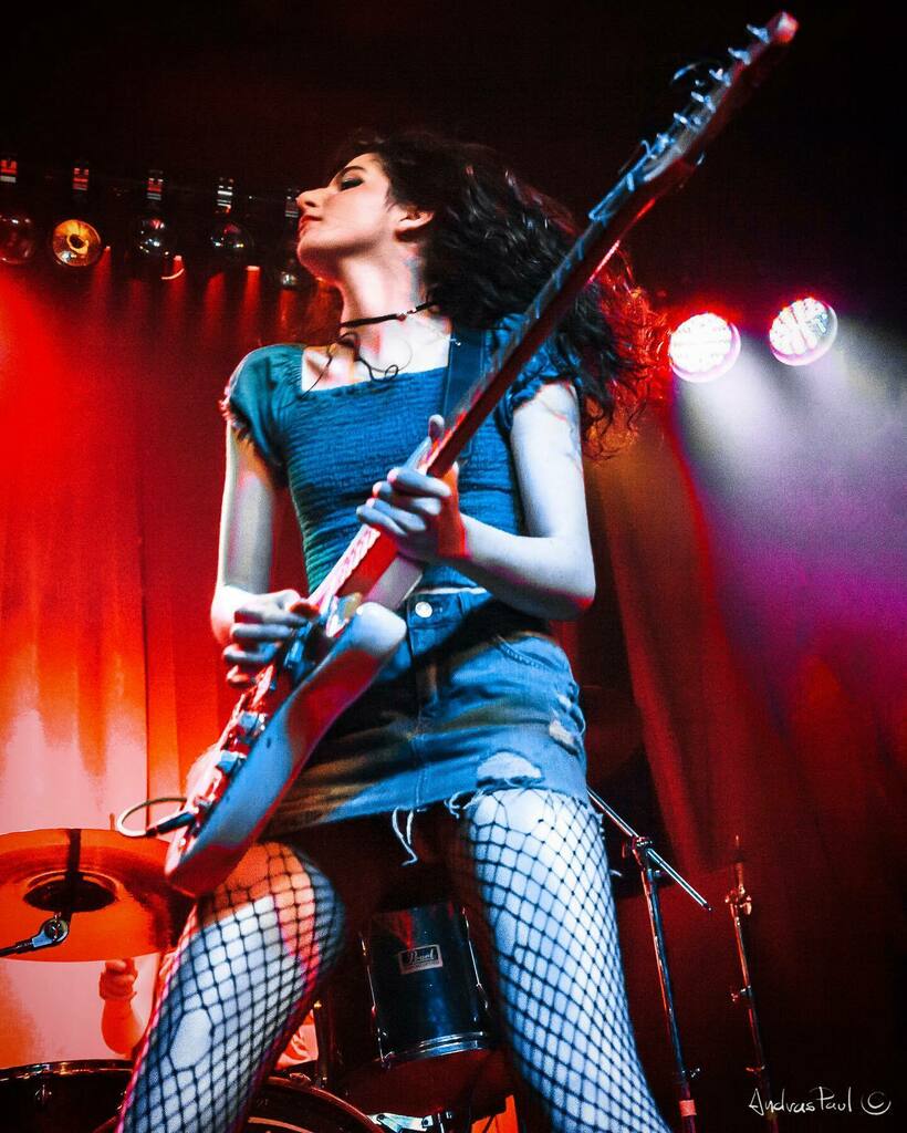 andraspaulcom's tweet photo. Livegigs feel like lightyears away - Camille @pansyisinsane of A Void - @avoidinyou hittin it back at  @thefinsbury #avoidband #concertphotography  #livemusicphotography #womeninmusic  #chasingthelightart #punksnotdead  #singersongwriter #audioloveoffici… https://t.co/ds9YFAdv1O https://t.co/OBRPSxBQPp
