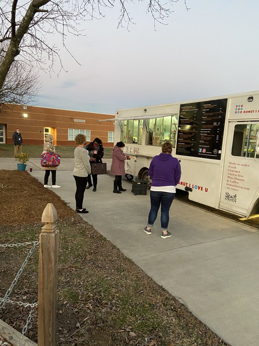 rockyriverelem's tweet photo. No matter the location Roadrunner staff is working hard to make sure students learn and grow! #weappreciateyou #RiseUpRRES https://t.co/LUB5igOGjF