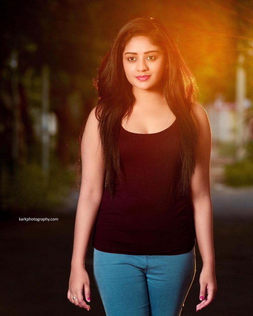 karkphotography's tweet photo. Shoot for @deepa_umapathy 
.
.
#deepa_umapathy #actress #model #karkphotography #karthipalaniappan #karthipalaniappanphotographer #photographylife #outdoorlighting #goldenhour #goldenhourphotography #goldenhourportrait https://t.co/BIGg74gaty