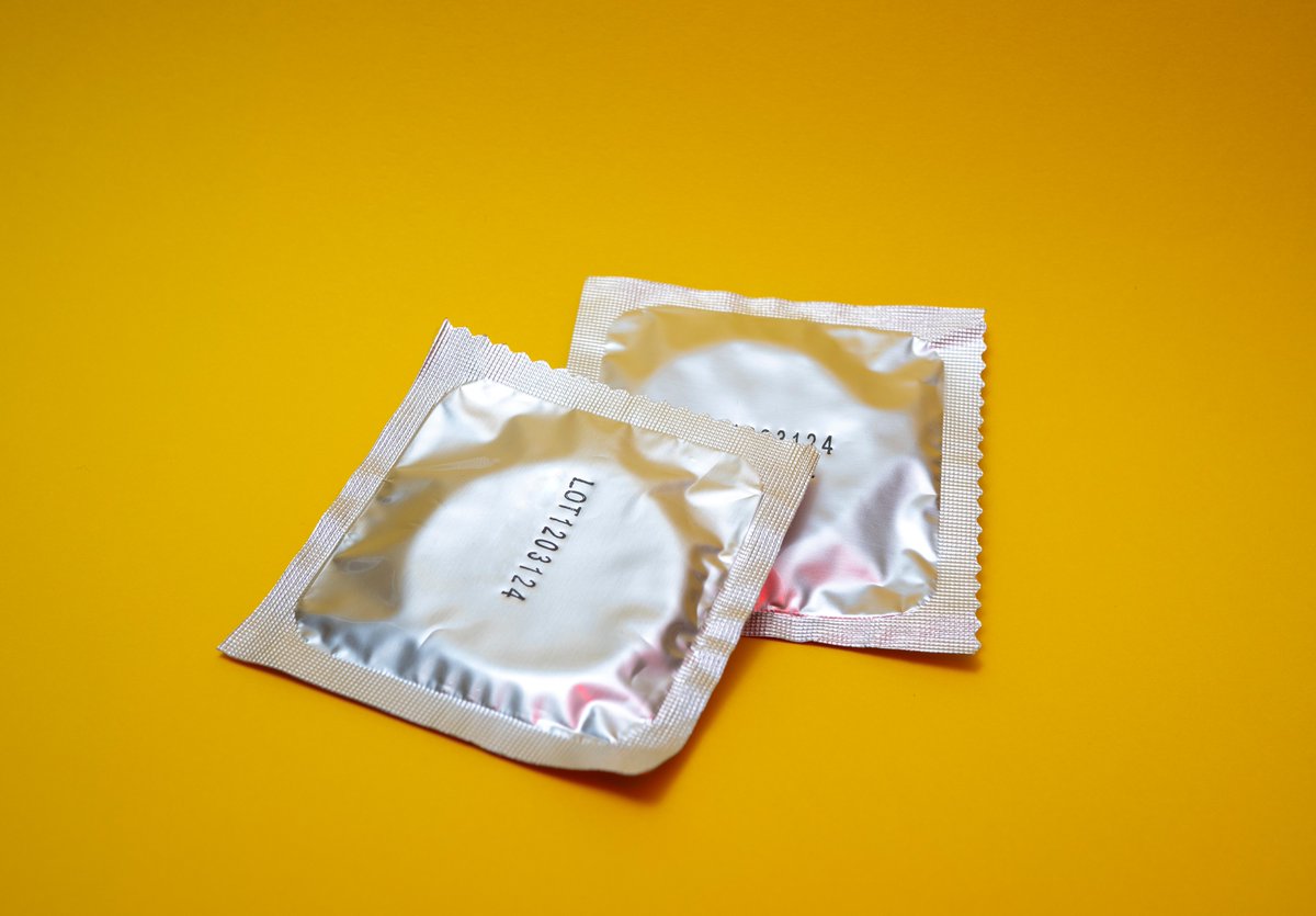 getittogetherNG's tweet image. Condoms come in different sizes and can be used by men and women. They are the only modern contraceptives that have dual purposes: prevention of unplanned pregnancies; and prevention of the spread of sexually transmitted infections (STIs). 

#FPMethods
#KnowYourMethod