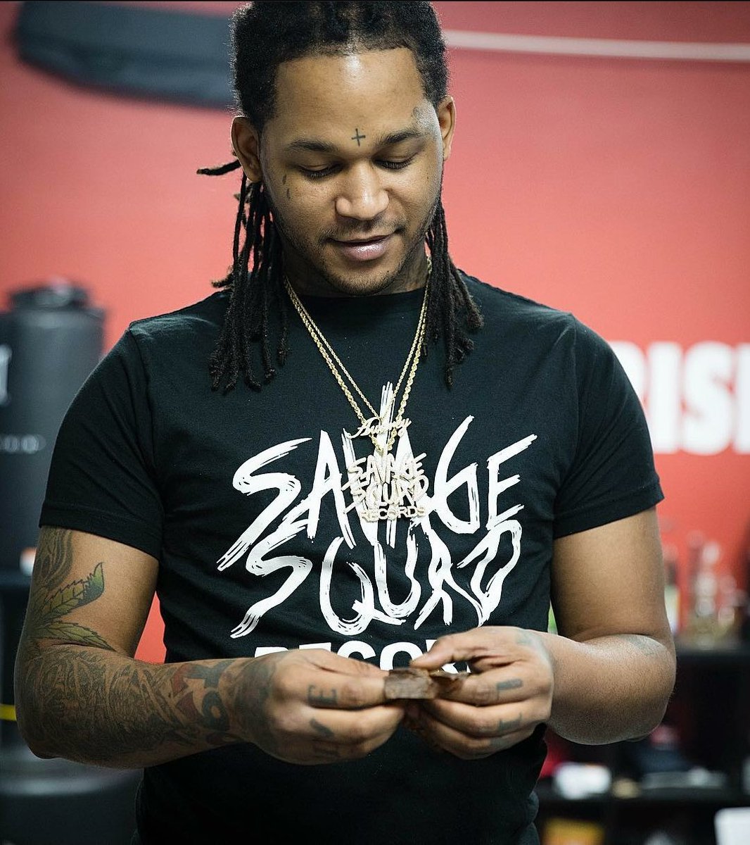 raperican's tweet image. 3 years ago today we lost Fredo Santana 🕊

📸: @FREDOSANTANA300 

#raperican #fredosantana