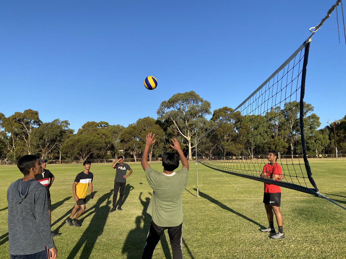 MKA_adlsouth's tweet photo. Alhamdulillah,

#MKAADLSOUTH held another volleyball session with @MkaWoodcroft 🏐

#LoveForAllHatredForNone
#brotherhood
#volleyball https://t.co/3wgtDK4JwD