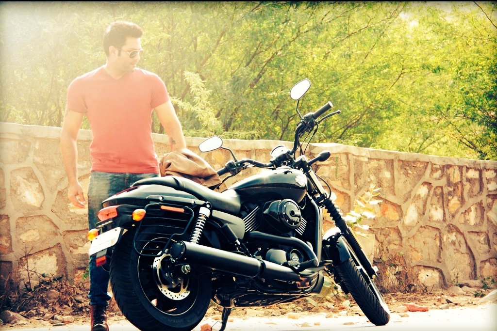 doubtfulLucifer's tweet photo. Days of future past. #ridingdays #harley my first and my second Harley. https://t.co/8T4srCxp7V