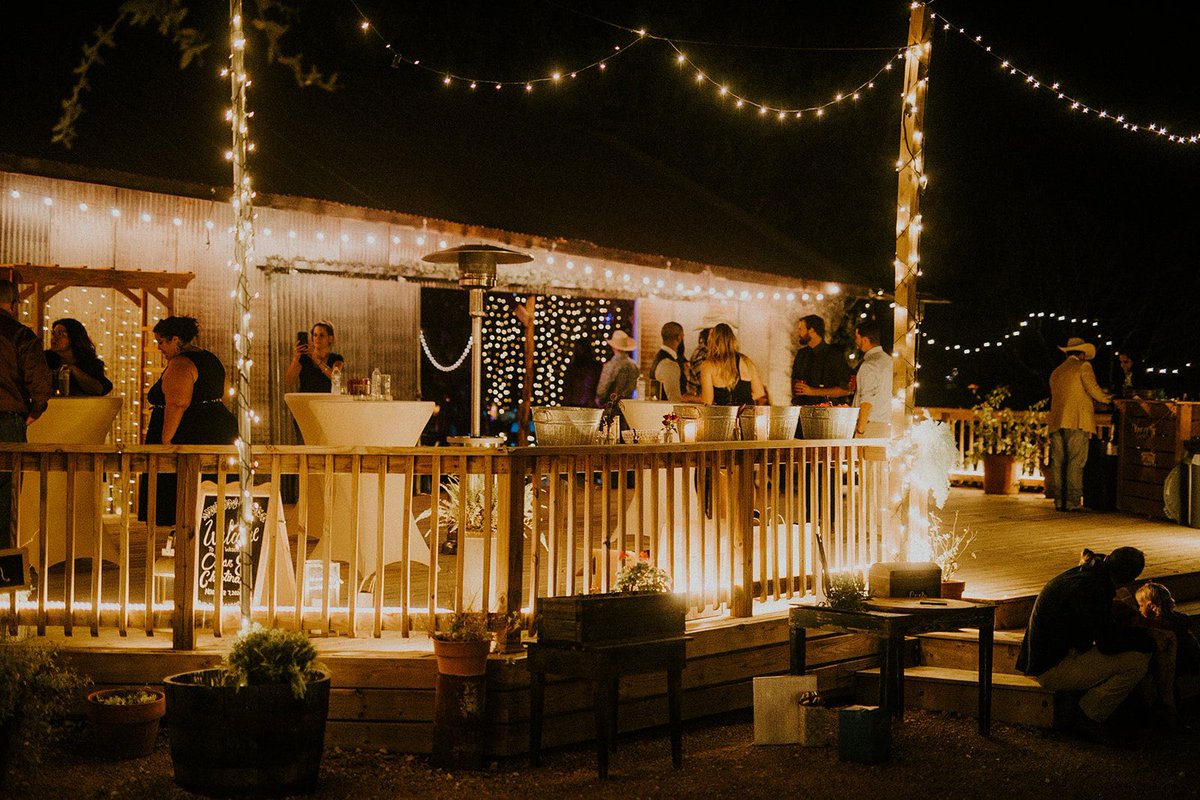TexasRockHouse's tweet image. Every moment is made beautiful by the light of love.
@suarezcreative #lightoflove #nightphotography #beautifullights #weddingvenue #texaswedding #smtx #outdoorvenue #barnvenue #letsgetmarried #engayed