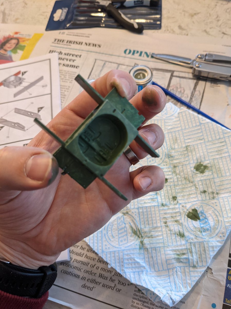 god12285's tweet photo. @DanODonovan10 finally started on the secret santa gift. My painting and glueing hasn't improved since the last time i made a model https://t.co/XokewZU5Ip