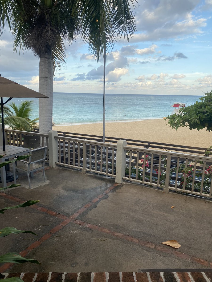 kingja7's tweet photo. Love my city #MoBay https://t.co/eVap6wGmu7