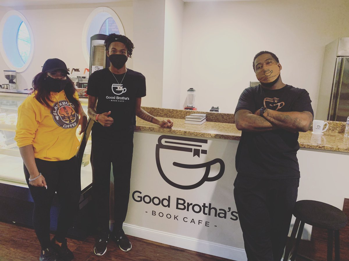 steffhawk08's tweet image. Yesterday on MLK Day me and my team opened the first black owed bookstore/coffeeshop in our city Harrisburg, Pa, called Good Brothas Book Café.