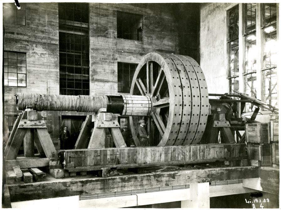 #OnThisDay, 1929.⚡️
📸 Construction of part of turbine.  #ShannonScheme #HydroElectric #1920s #ArdnacrushaMemories #TuesdayThrowback