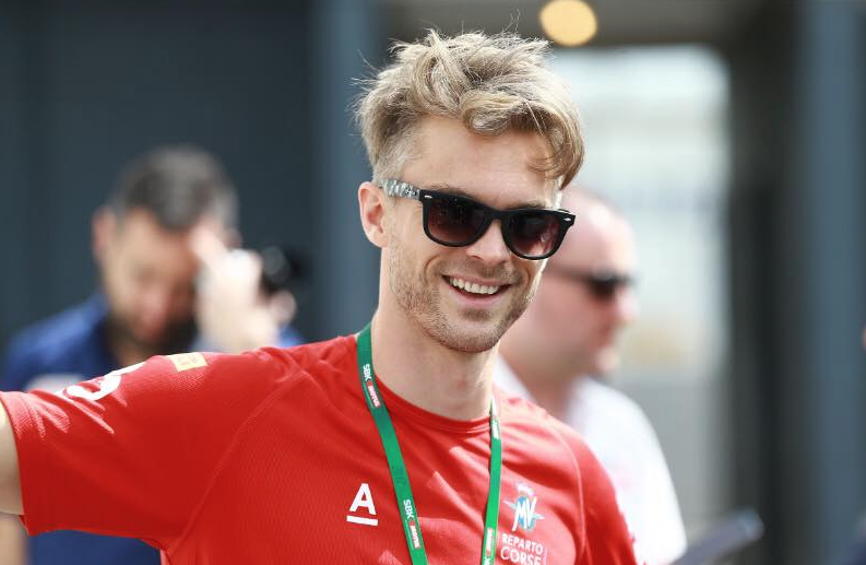 Nao なお ちゃん Al Twitter 今年からsbkのhrcチームマネージャーになるレオンキャミア氏 急遽 間に合わせであの写真なのかもだけど ご本人はこんなに素敵な人なんですよー めたくそかわいい人なんですよー どうぞよろしくお願いします 明後日から