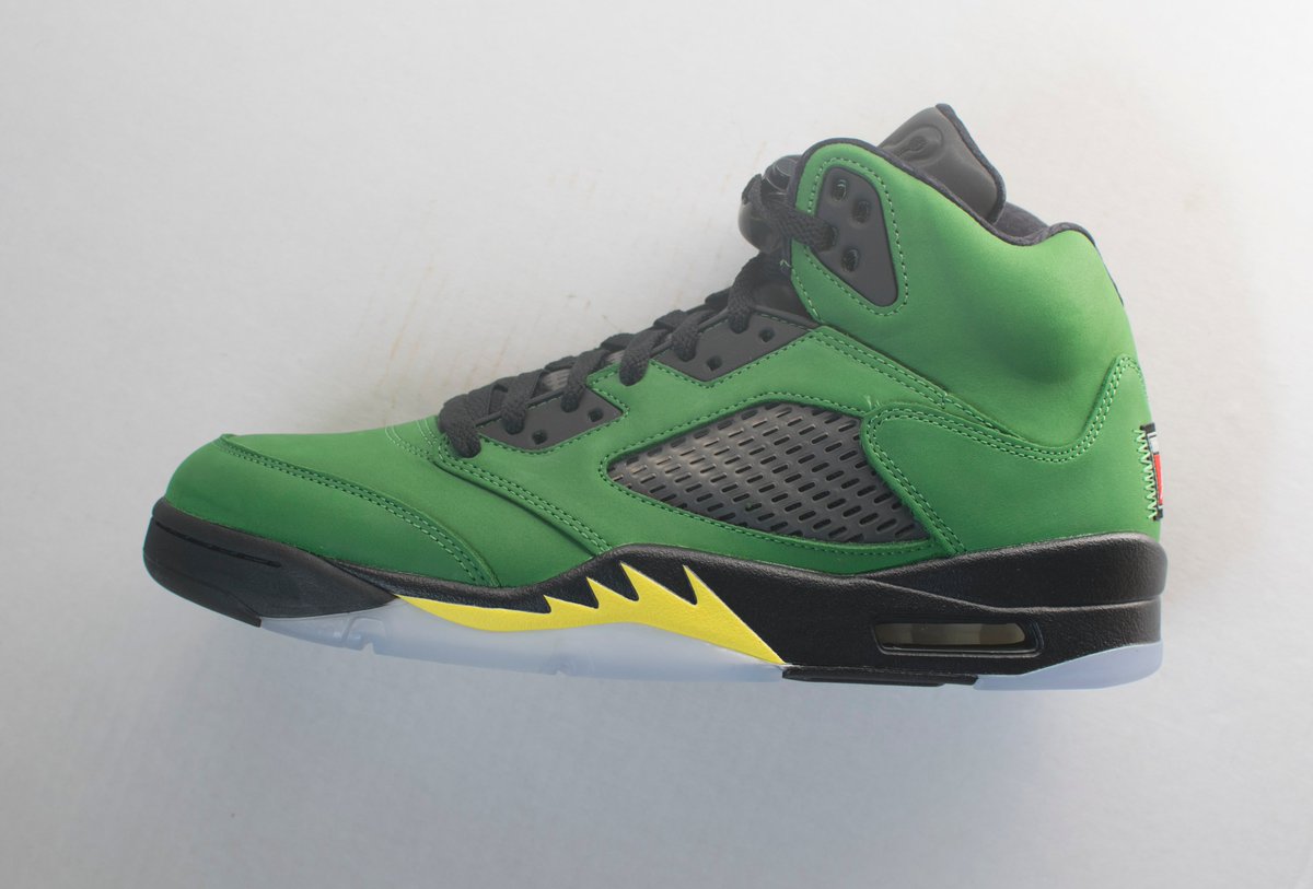 TSTMNTshop's tweet photo. WTS 
Jordan 5 Oregon (sz10) - $225 w/ ship
Jordan 5 Alt Bel Air (sz6.5&amp;10) - $125/$200 w/ ship
Nike Air Max 95 Neon (sz10)- $215 w/ ship
Nike Acronym Presto (sz5)- $230 w/ ship
Now Available @ https://t.co/PxjWWMNzGu      
Free Shipping On Orders Of $250+
DM w/ Questions &amp; Offers https://t.co/hb7N67eHp6