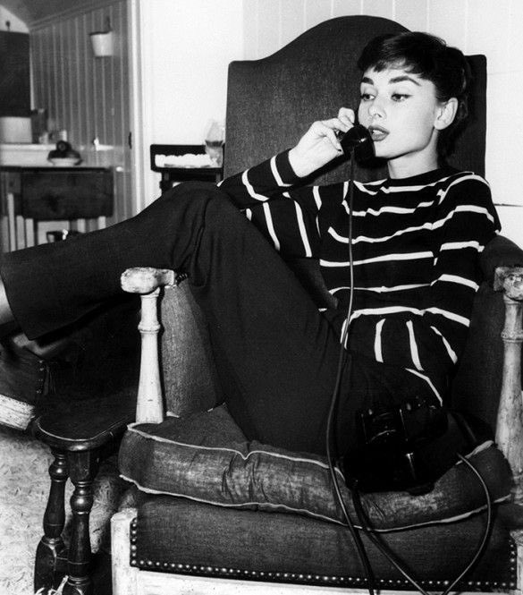 orla_ocean's tweet photo. Music & image. Tut Tut Tut Tut by Gillian Hills. Photo Audrey Hepburn Funny Face 1957 https://t.co/7ogHFlW6fe #musicandimage #film #audreyhepburn #funnyface #photography #queensgambit https://t.co/vxToiPT8KB