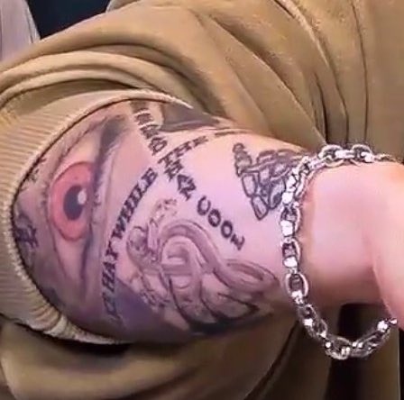 idgaftbts's tweet photo. appreciation tweet for jungkook’s tattoos cuz they are the COOLEST and so is he.. https://t.co/XDA3RkWULV