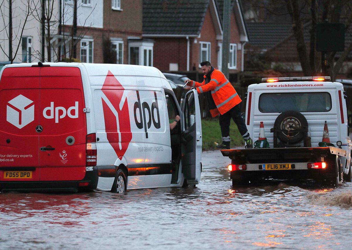 snapperdaz's tweet image. Your dpd delivery may be a little delayed ..... and damp. #StormChristoph #weather #Hathern #Leicestershire #flood #dpd