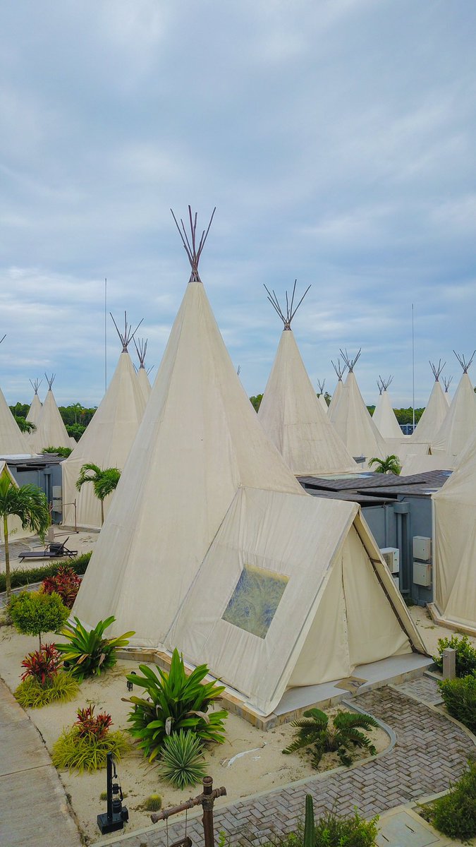 Katanya ini resort ter-romantis ala gurun pasir di Indonesia, lokasinya ada di Pulau Bintan. Semoga jodohku melihat thread ini, aamiin!!!

📍The ANMON Resort Bintan