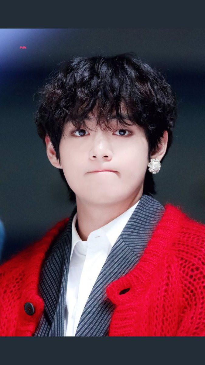 _p_e_o_p_l_e__'s tweet image. #TaehyungYouArePerfect
Мы всегда рядом и никому не дадим в обиду💜💜💜