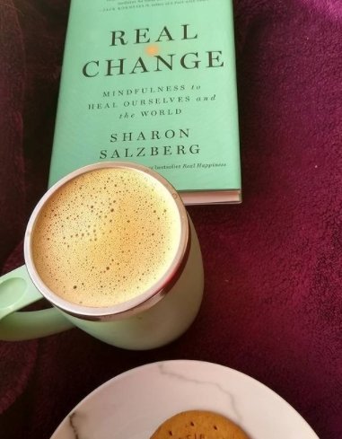 Mindful Monday reading. #mondayvibes #homemadelatte #lattefoam #latte #reading #biscuits #scottishbiscuits #sharonsalzberg #realchangebook #januaryreads