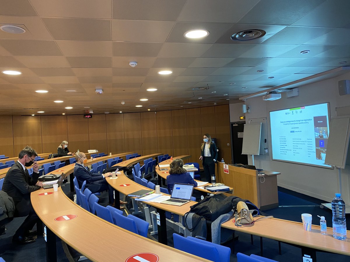 PhD s defense for @juliesahakian design as a strategic lever for change in an organization @exaltdesignlab ⁦<a href="/EstelleBerger/">Estelle Berger</a>⁩ ⁦<a href="/iko_niko_/">Ioana Ocnarescu</a>⁩ ⁦<a href="/SaranDiakite/">saran diakité</a>⁩