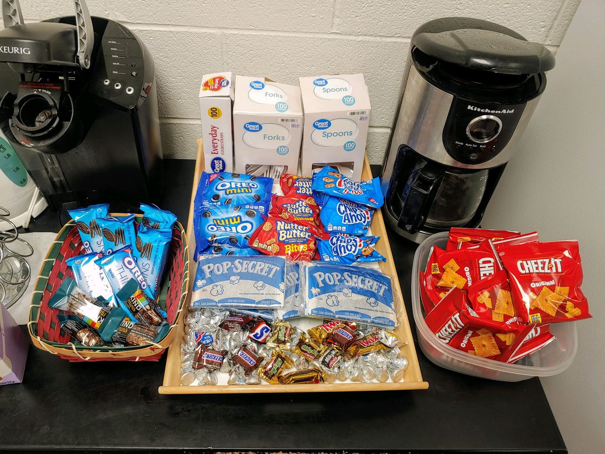 MrsCheek_DSMS's tweet photo. We are so excited to have our staff back! @DixonSmithMS @SCPSchools https://t.co/UtdoO4fFdj