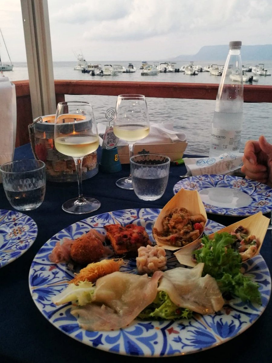 El3naLiv's tweet photo. Posti belli: Chianalea di Scilla, villaggio di pescatori chiamato "la piccola Venezia del Sud" in #Calabria 💕  https://t.co/V0b29PMSRl

#viaggi #diffonderelabellezza https://t.co/avWdrBAFqD