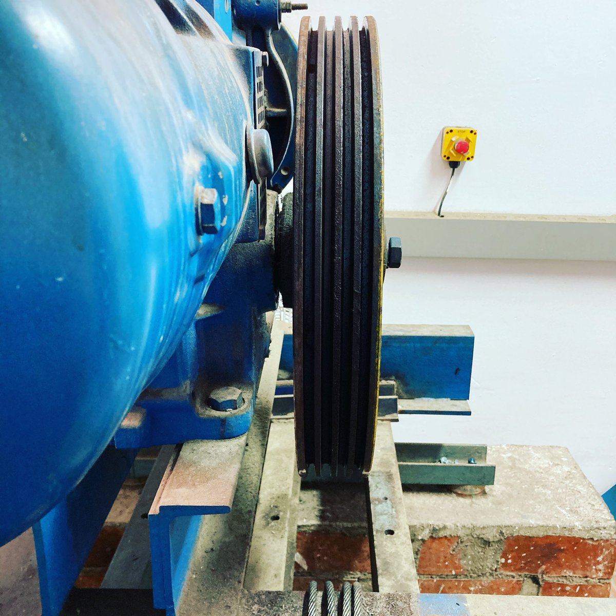 elevamon_of's tweet image. Un buen mantenimiento preventivo y correctivo es importantísimo para la seguridad de los pasajeros. Por eso asegúrate de que tu empresa conservadora lo está haciendo correctamente. Si no estás satisfecho/a con sus servicios, llámanos, estaremos encantados de atenderte 🤗😁