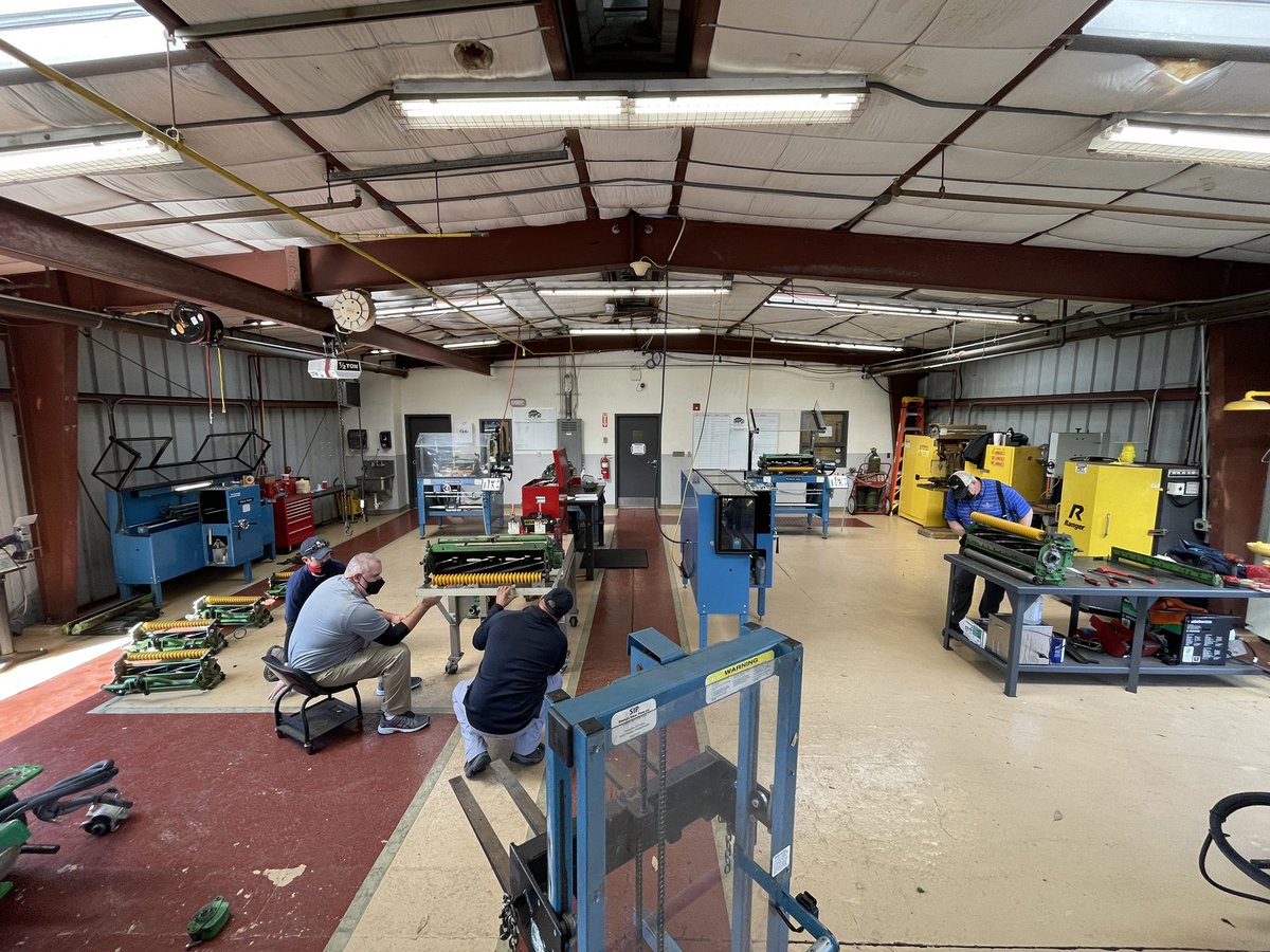 MikeRollinsSIP's tweet photo. Sharpening some steel with the guys at @FSOrlando for the @diamondresorts #LPGA 2021 Tournament of Champions.

@StephenTucker7 @LouEckhart @jasonatisla @abayomigarcia @Bennymatias2 @JohnDeere https://t.co/SEE9z2MMh1