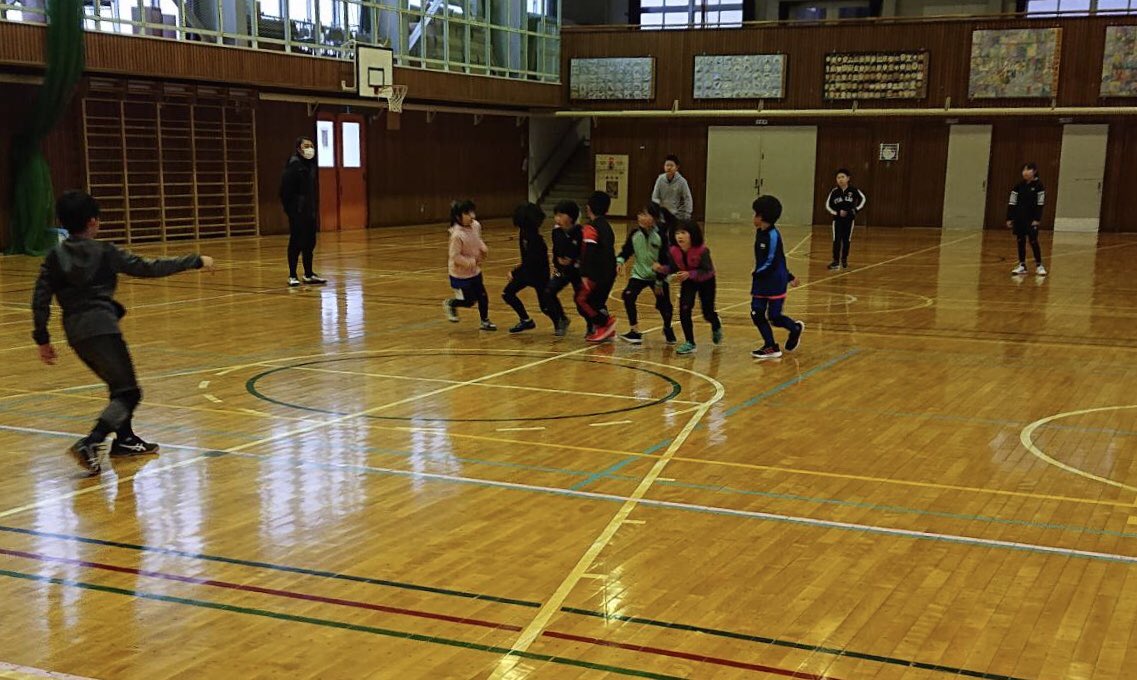 jaigodbc's tweet photo. 遅くなりましたが今年もよろしくお願いします！
昨年はシニア、ジュニアともに思うような活動はできませんでしたが、ジュニアチームのメンバーが10人を超えてようやくチームっぽくなってきました。笑
豪雪に負けずコロナに負けず頑張ります！！！ https://t.co/J2vUzjsRJ2