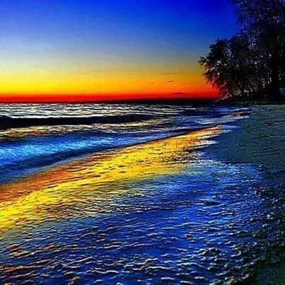 6e___e's tweet image. اللهم يا ذا الجلال والإكرام يا حي يا قيوم ندعوك باسمك الأعظم الذي إذا دعيت به أجبت
اللهم اجعل أمـَي وأبى ممن تقول لهما النار : { أعبرا فإن نوركما أطفأ نــاري } 
اللهم اجعل أمي وأمك 
وأبى وأبيك من  أهل الجنة" 
      اللهم آمين .