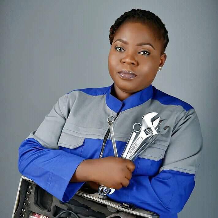 naijaupd8's tweet photo. Women mentor and founder of Autolady Inspire foundation Joyce Daser Adamsce reaches out to 10 year old Veirat Joseph A.K.A #AutoBaby with a scholarship from primary up to University. #Autolady https://t.co/Mi9fy8QfYr