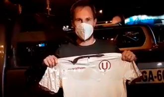 EdwardAlva08's tweet photo. Llegó Hernán Novick, uruguayo que jugara por #Universitario. Novick fue pretendido alguna vez por el Alianza de Sanguinetti  (pero decidió jugar por Peñarol) . Alguna vez en  #Libertadores2016 le hizo dos goles a Cristal cuando perdían 3 a 1 (4 a 3 ganaron) @GOLPERUoficial https://t.co/X23oaWWciN