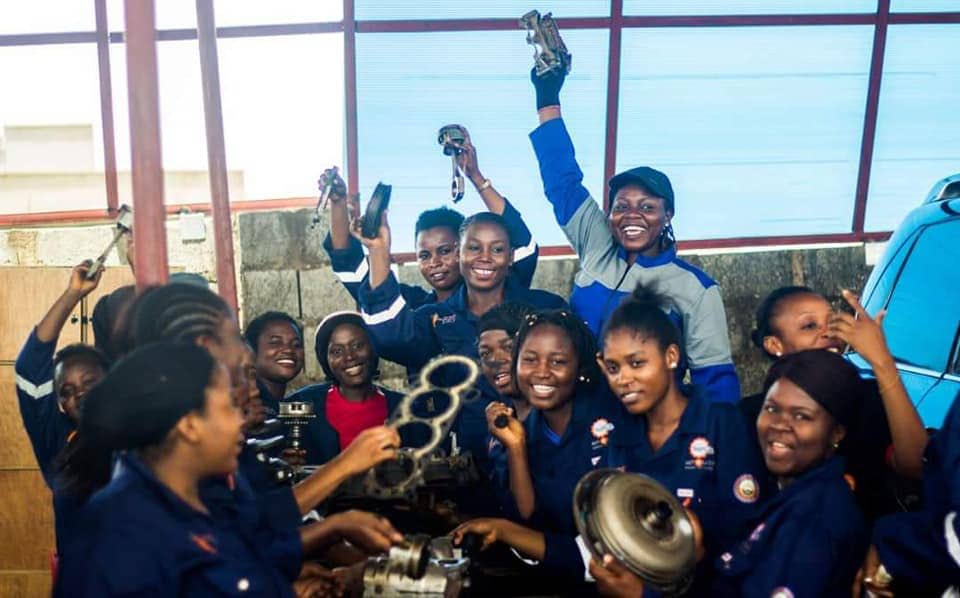 Tisefunmi_'s tweet photo. Joyce Daser Adams has created jobs via @autoladygarage.
She has empowered people &amp; inspired many.

The #AutoBaby Veirat Joseph, is the latest beneficiary of Autolady Inspire Foundation as they've offered her a Scholarship from Primary School till University. #Autolady https://t.co/BWlIMve1wy