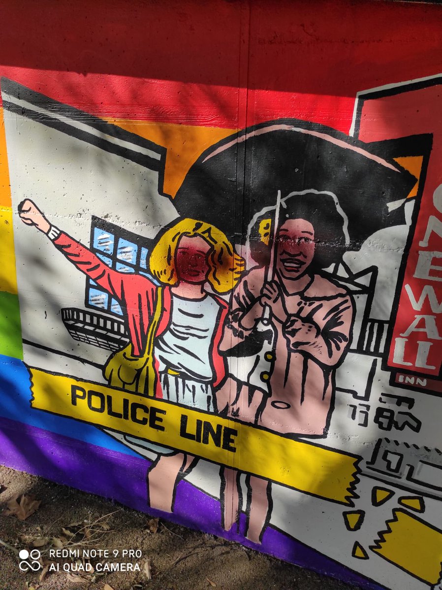 josecuadrado's tweet photo. ❗️Grafiteros homófobos: ¿Cuánto ha durado el mural LGBTI de @AjRipollet sin ser atacado? ¿3 días? 🤦🏻‍♂️ https://t.co/PS4v4Mm1Vw
