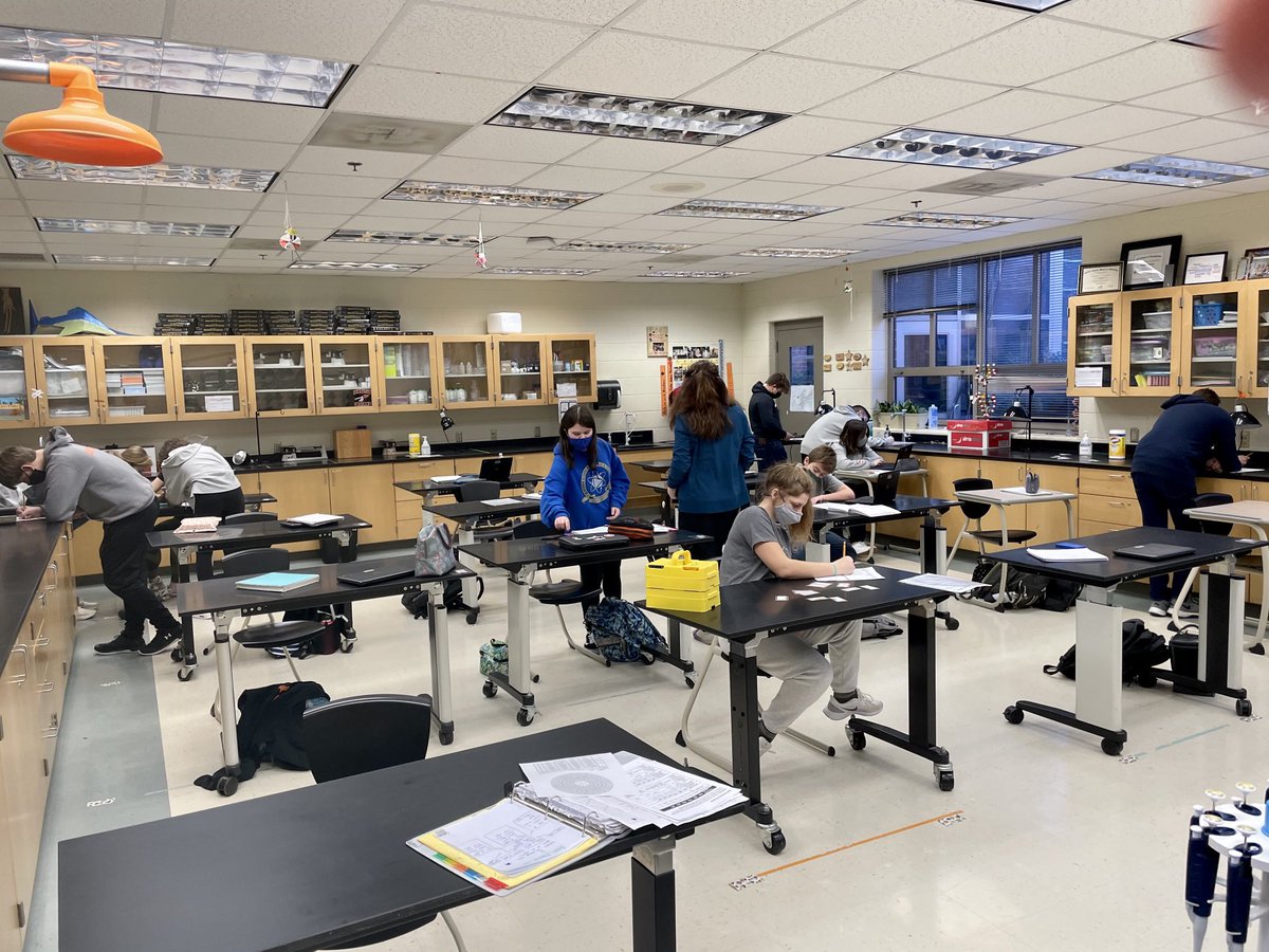 PowhatanSchools's tweet photo. @PowhatanHS students rotating through lab stations in their biology class #DL421 https://t.co/b5QMlgbRjH