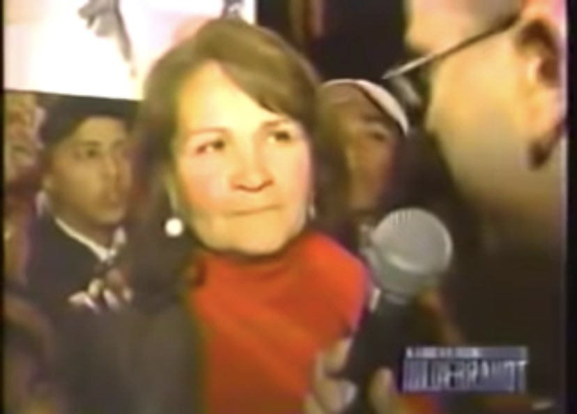 hurgamemoriaPE's tweet photo. Allá por el 2003, como reportero de Hildebrandt, @augusthorndike cubría las manifestaciones y recogía los testimonios de Lucy Borja y los menores de edad en abandono  abusados sexualmente por Beto Ortiz.
Hoy, muy feliz al lado de su “hermano”. Billetera mata periodista. https://t.co/oVuLzboJnl