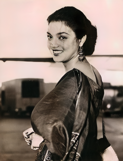 IamIsPra's tweet photo. Miss. Maureen Neliya Hingert (born 9 January 1937) is a retired Ceylonese/ Sri Lankan dancer, model, actress and beauty pageant title-holder.
* The original monochrome photo was taken from the Internet and colorized using an Artificial Intelligence (AI) program.
#CeylonInColor https://t.co/3UaLw3nMuR