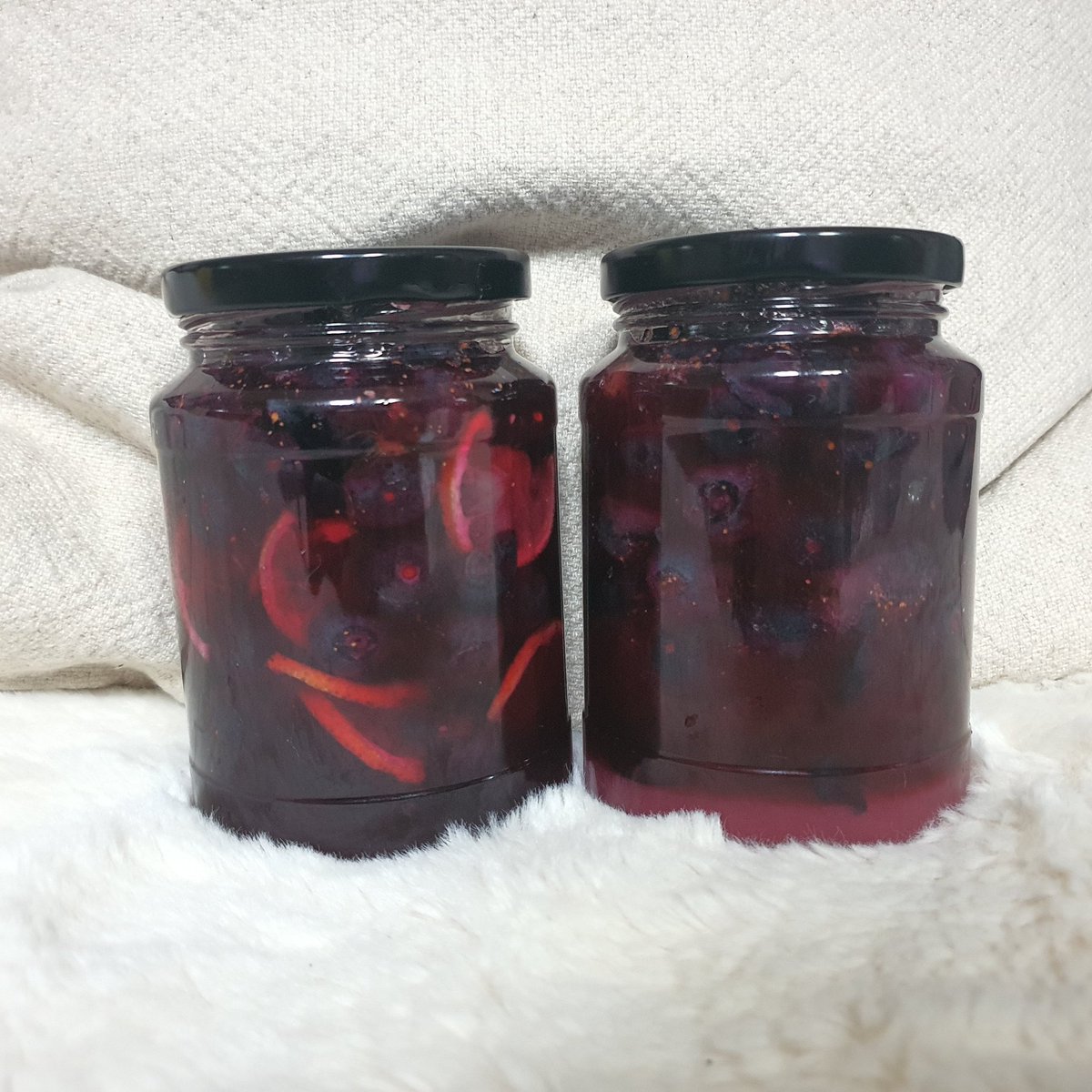 #RT

블루베리청, 레몬블루베리청 500ml 무료 나눔합니다.
첨가물없이 블루베리 생과와 레몬, 자일로스 설탕과 꿀로만 만들었어요.
RT추첨을 통해 한 분께 원하시는 청 보내드릴게요.

⚠️국내한정 주소지 정보를 줄 수 있는 분
⚠️이번 나눔은 착불로 배송됩니다!
⚠️후기를 꼭 작성해주실 수 있는 분