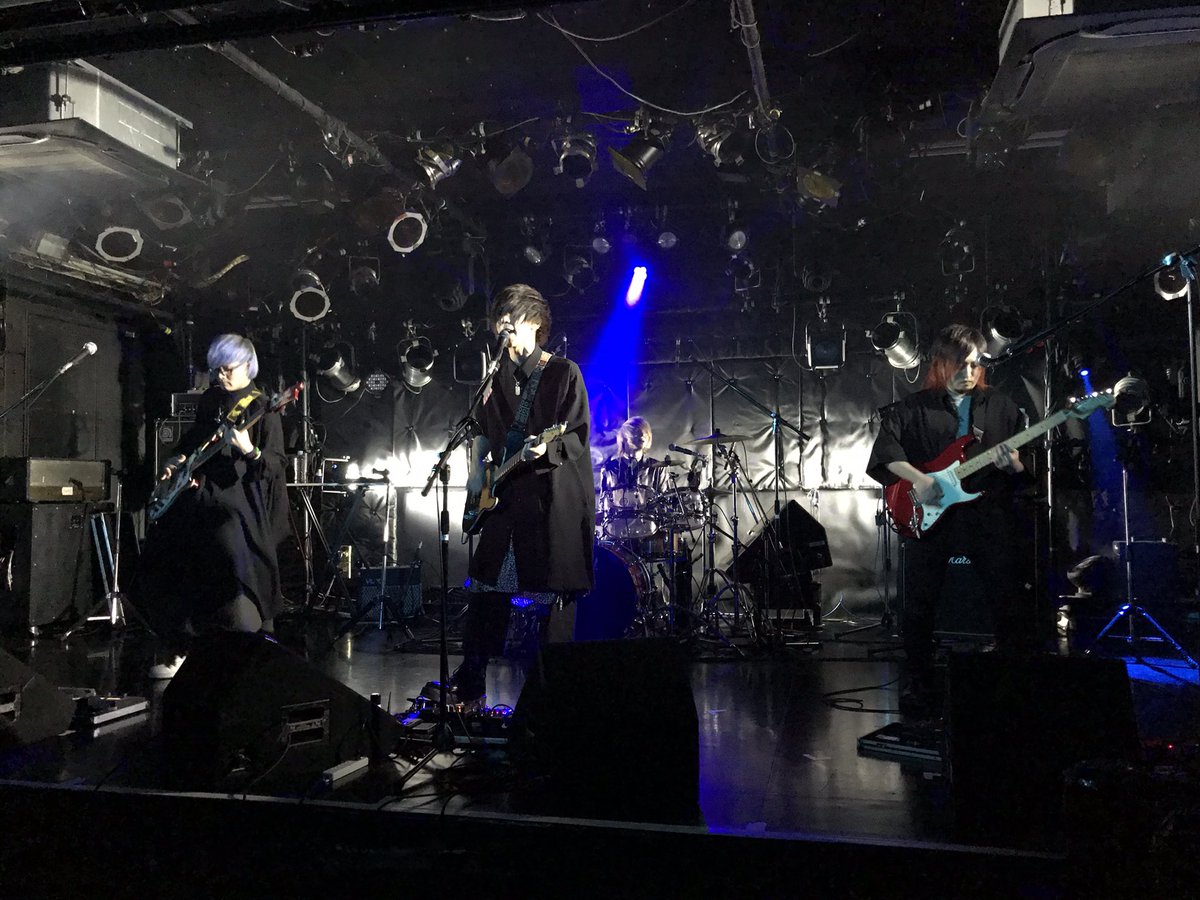 maomagu8686's tweet photo. トリはHALVERT @HALVERT_BAND 。
疾走感と華やかさのある演奏でした。
私の立ち位置からはドラムがよく見えましたが、とても迫力がありましたよ♪

#HALVERT https://t.co/037sadPd1q