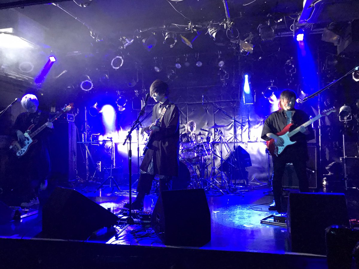 maomagu8686's tweet photo. トリはHALVERT @HALVERT_BAND 。
疾走感と華やかさのある演奏でした。
私の立ち位置からはドラムがよく見えましたが、とても迫力がありましたよ♪

#HALVERT https://t.co/037sadPd1q