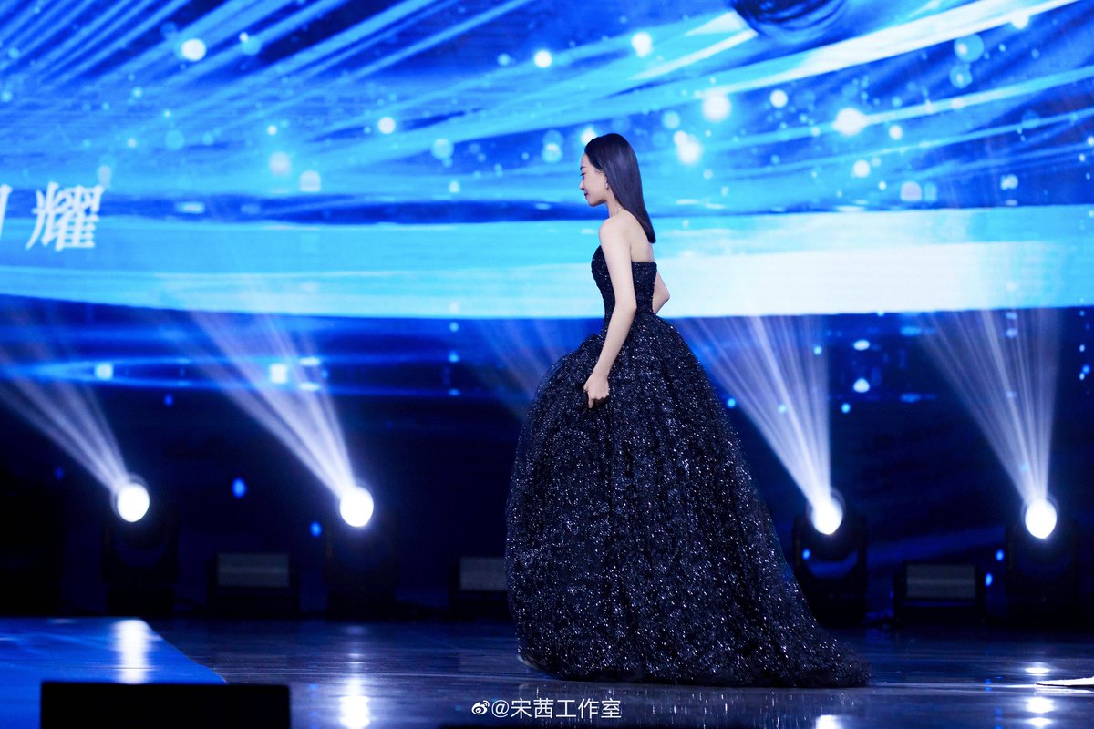 affxtionINA's tweet photo. [SNS] 210119 #VictoriaSong Studio Weibo update (1/2)

https://t.co/LR00kgPqyl

#SongQian #빅토리아 #에프엑스 #宋茜 https://t.co/ZaxFvbeY5E